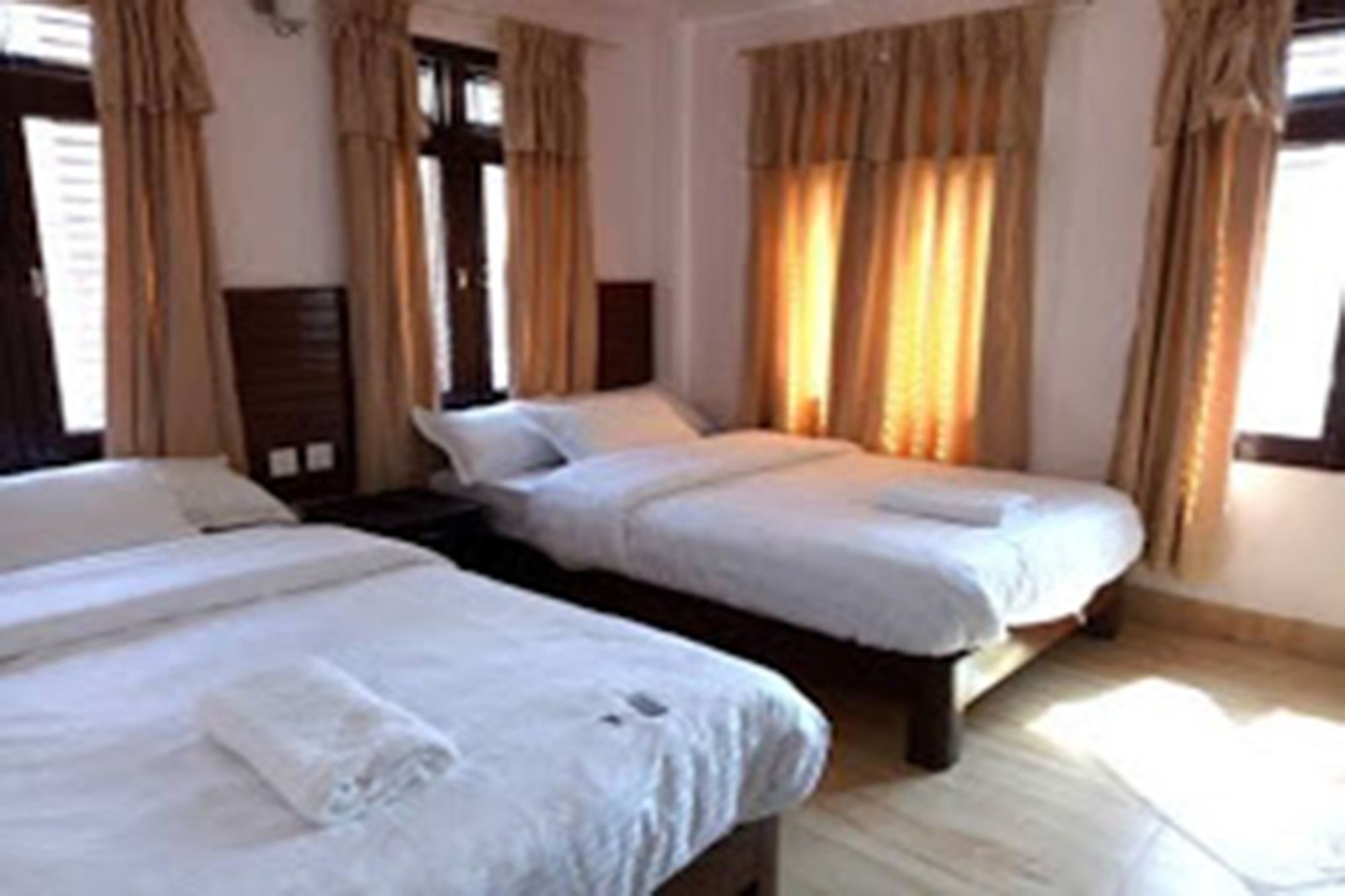 Hotel Alpine Villa Pokhara Bagian luar foto