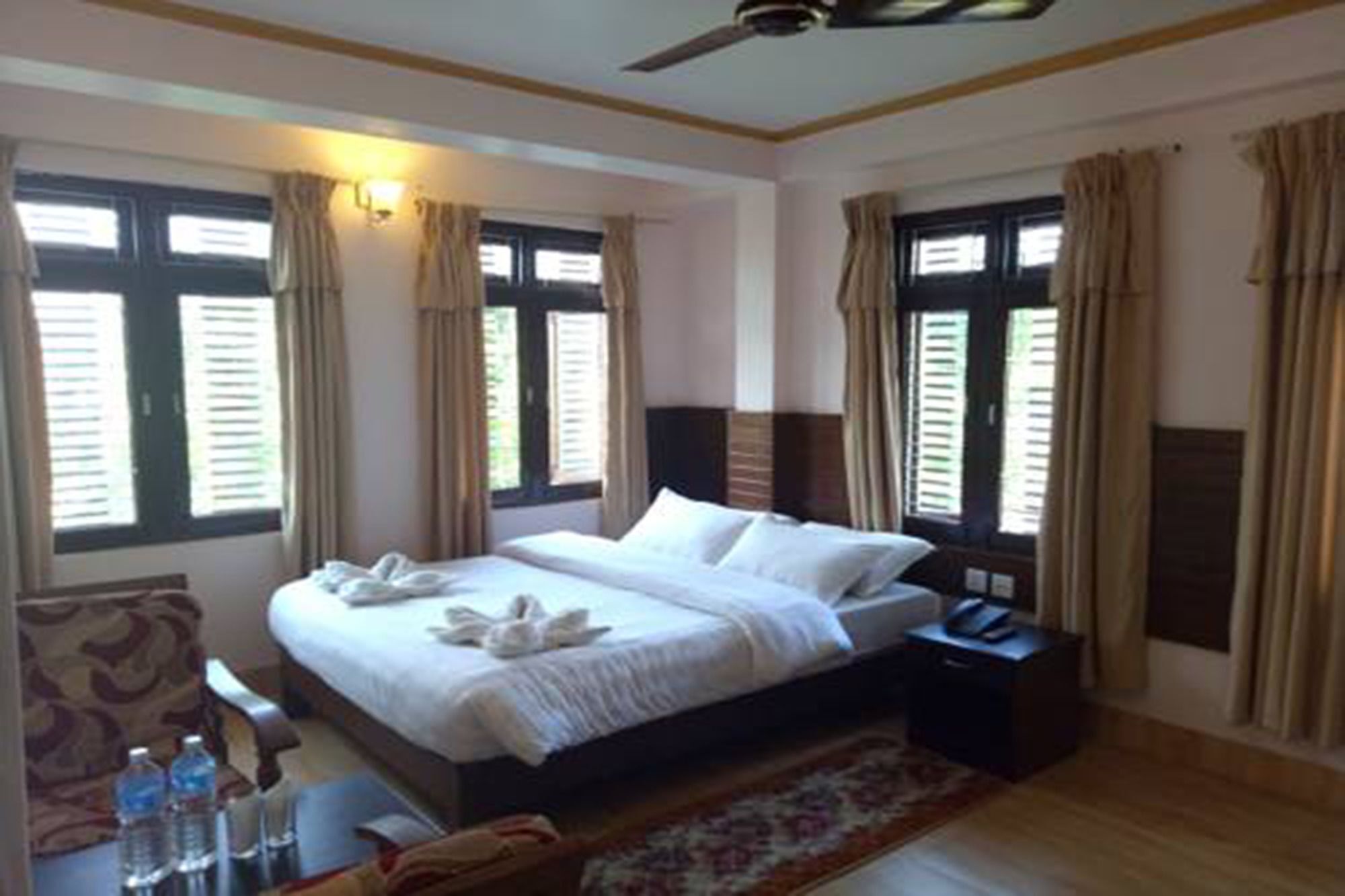 Hotel Alpine Villa Pokhara Bagian luar foto